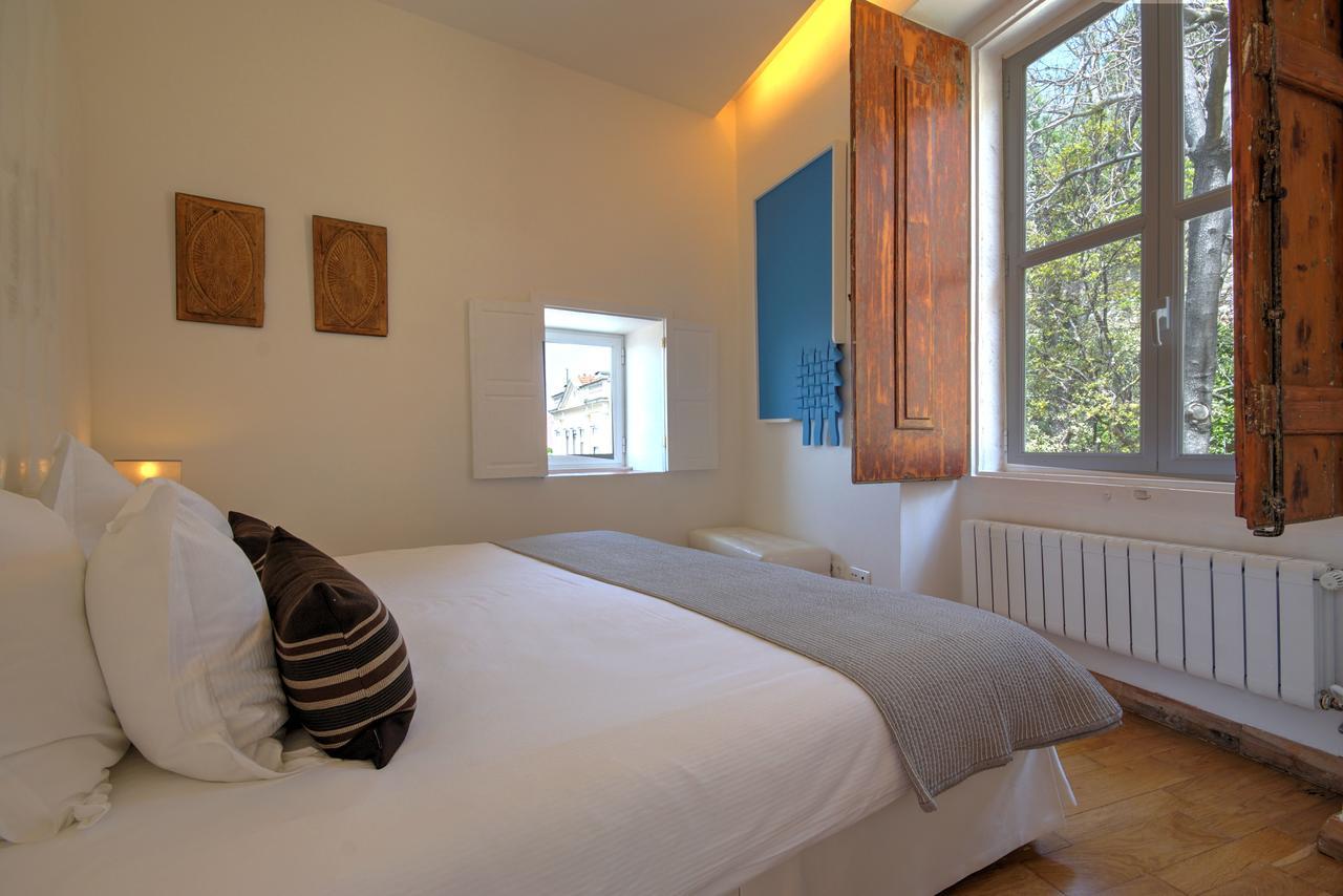 Luxury Duplex Suite with Panoramic River, City and Castle View,670266408:JPEG