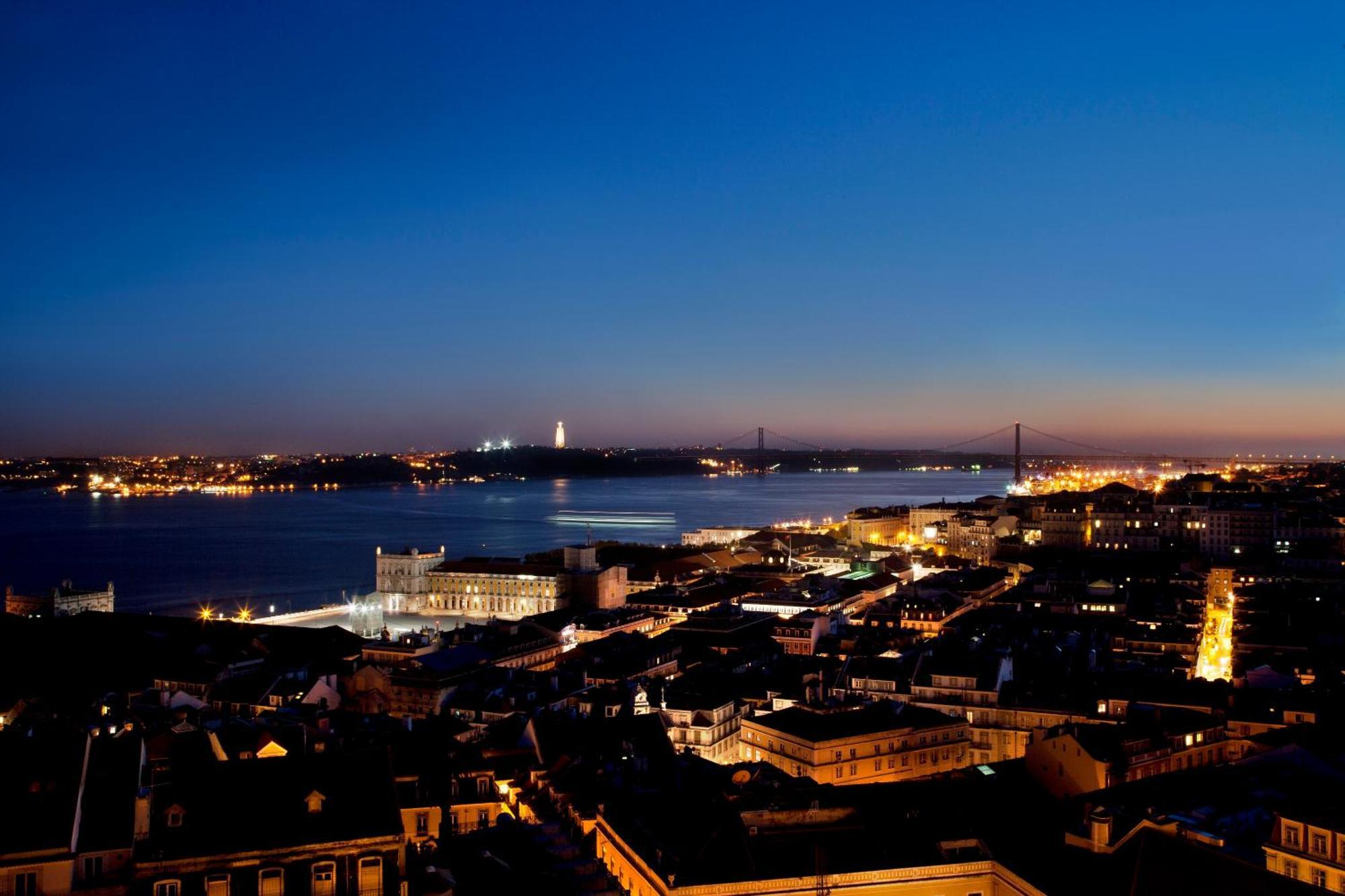 Luxury Attic Suite with Terrace Panoramic River, Castle and City View,776199994:JPEG